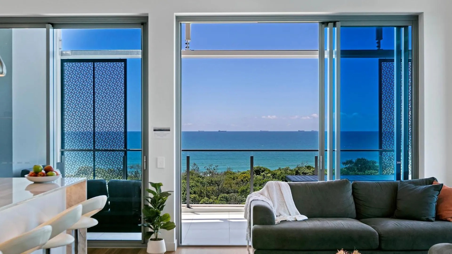 Breathtaking Beachfront 3 Bedroom Penthouse Bokarina Sunshine Coast Kawana Waters Appartement