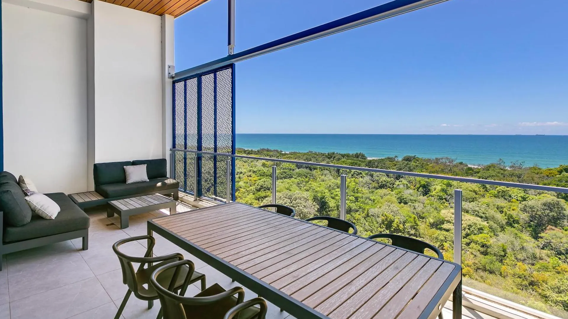 Appartement Breathtaking Beachfront 3 Bedroom Penthouse Bokarina Sunshine Coast Kawana Waters Australië
