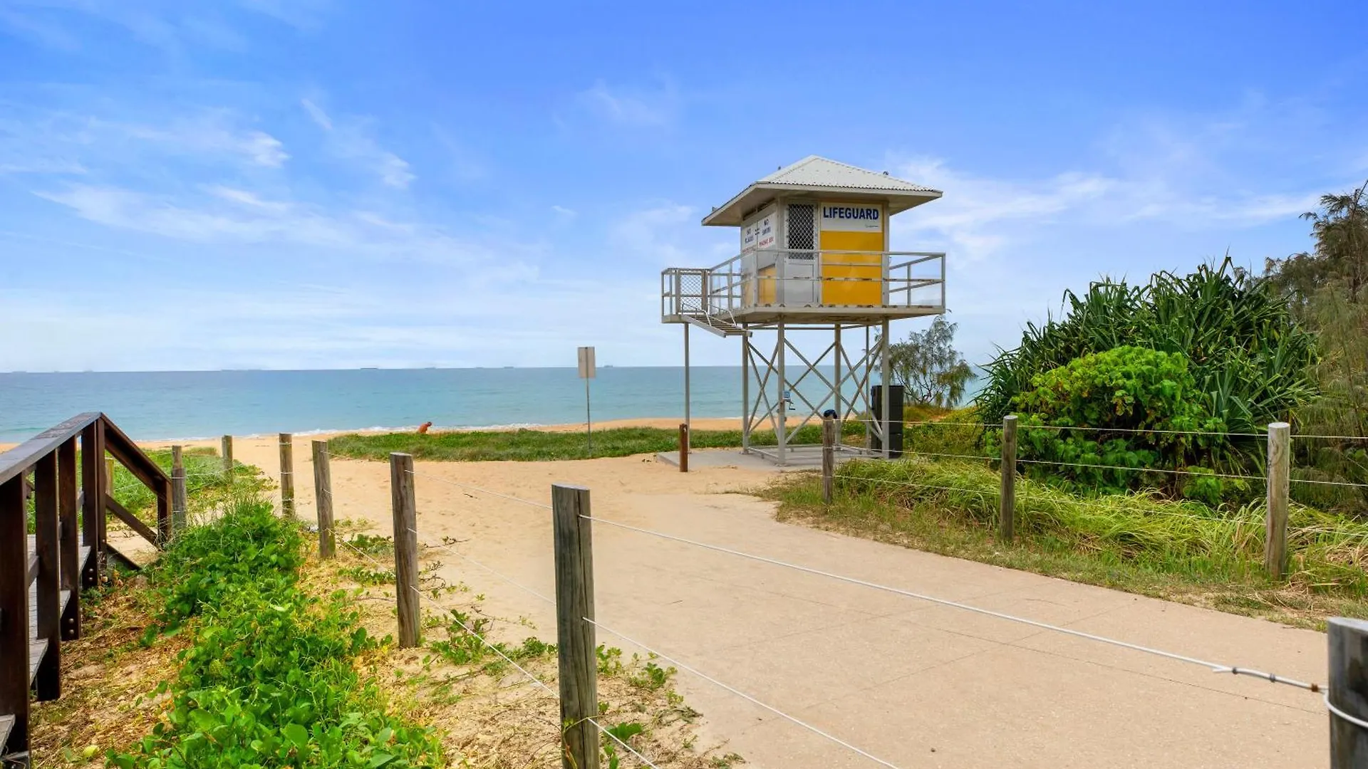 Breathtaking Beachfront 3 Bedroom Penthouse Bokarina Sunshine Coast Kawana Waters 0*,  Australië