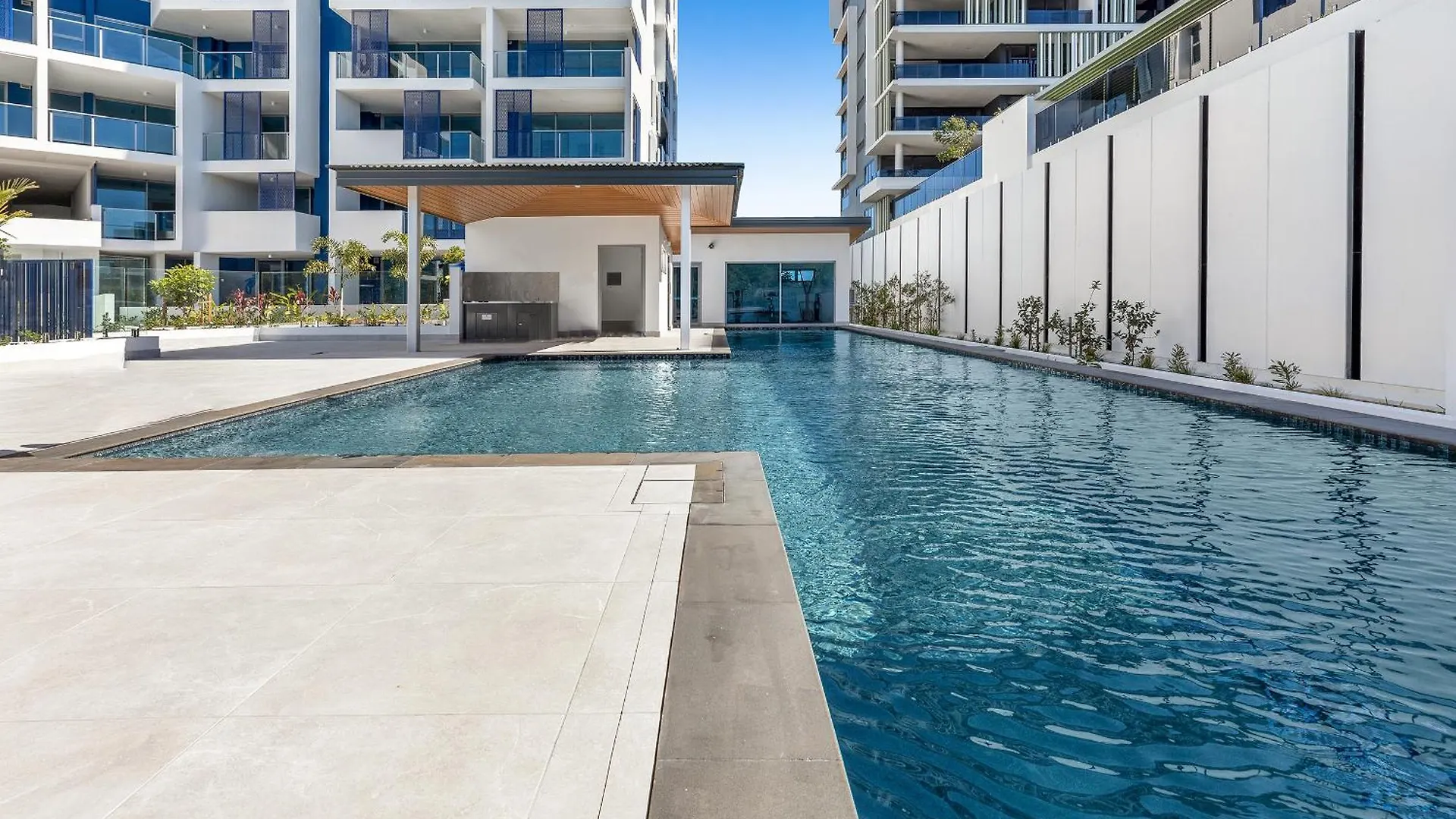 Breathtaking Beachfront 3 Bedroom Penthouse Bokarina Sunshine Coast Kawana Waters 0*,  Australië